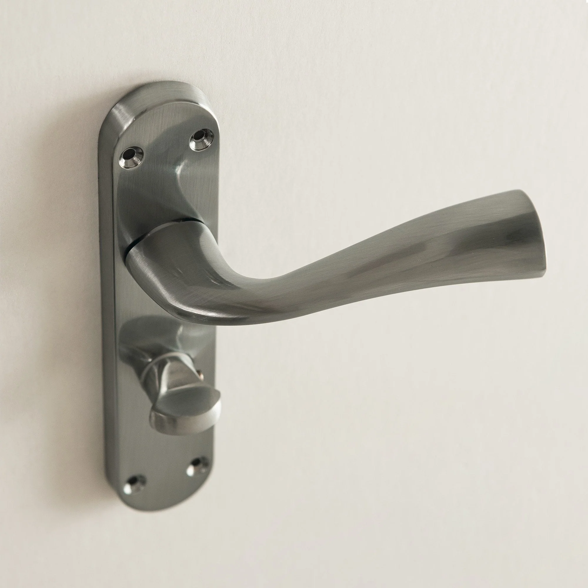 Scimitar Lever on Backplate Bathroom Door Handle Set - Satin Chrome (122292) - Image 2