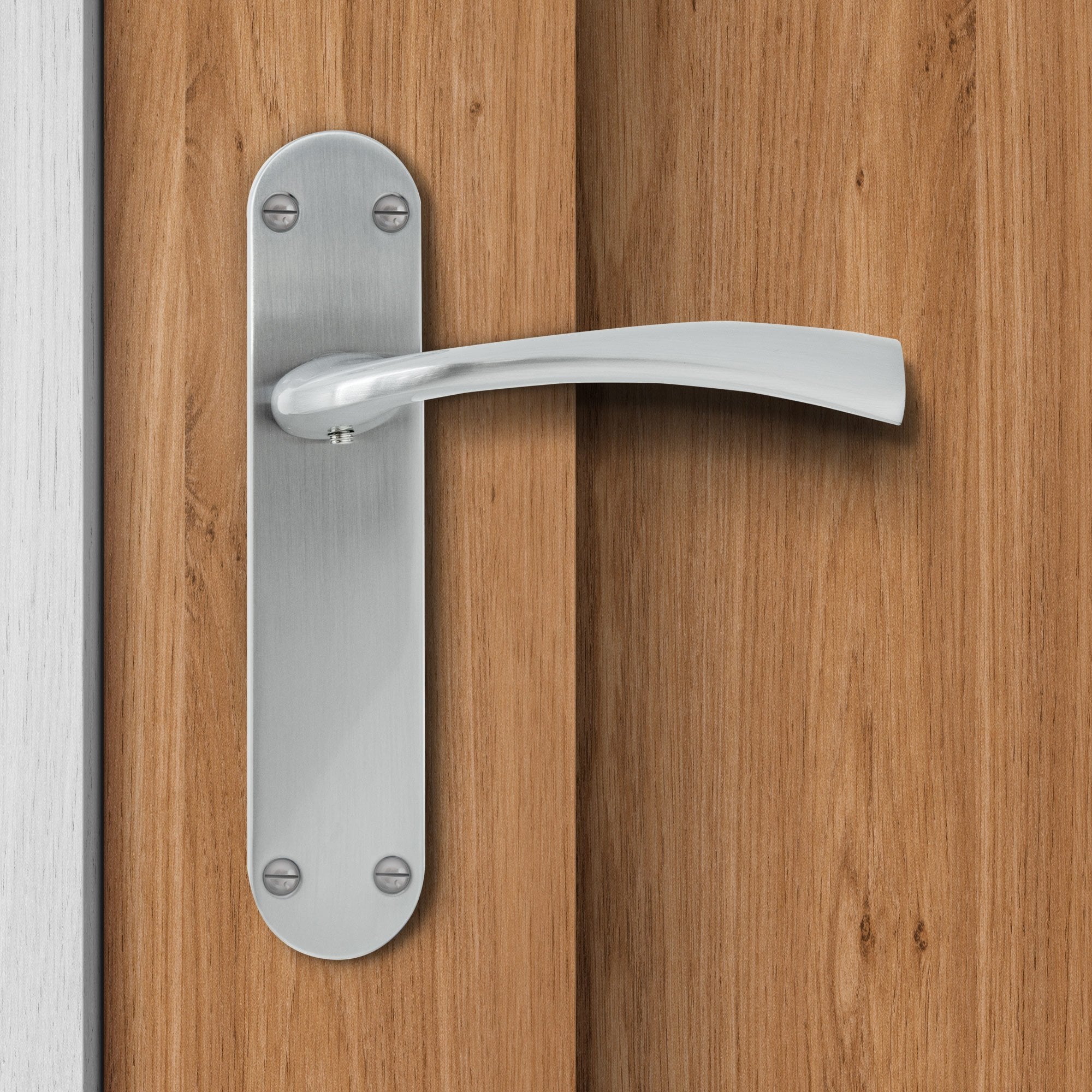 Scimitar Lever on Backplate Door Handle Set - Satin Chrome (122291) - Image 3