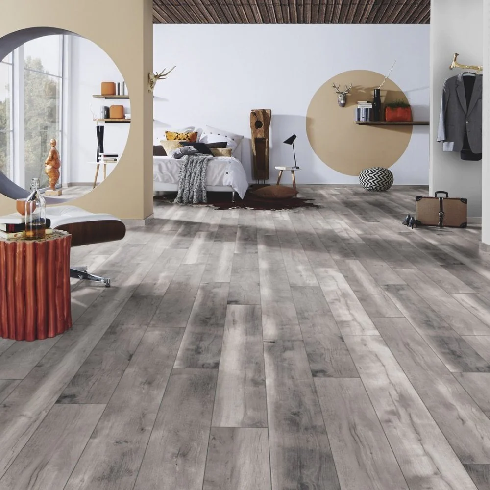 Blackwater Oak - Atlantic 10mm Handscraped Moisture Resistant Laminate Flooring (122435) - Image 3