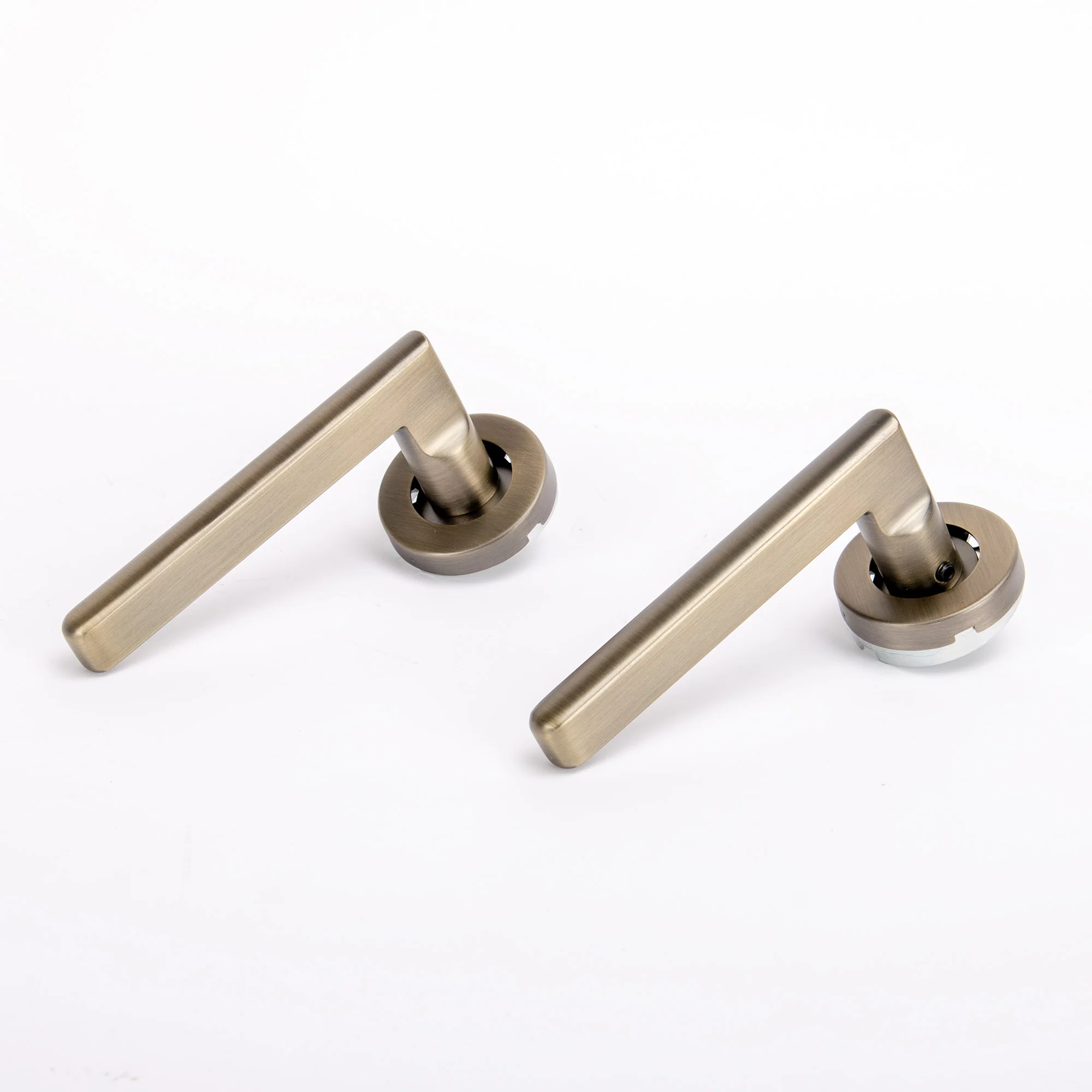 Superior Luna Lever on Round Rose Bathroom Handle Set - Antique Brass (123502) - Image 3