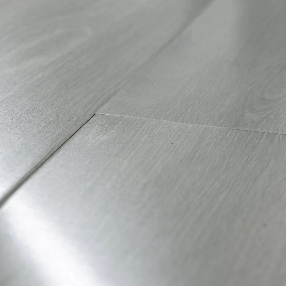 Silver Grey Oak - Glamour 12mm High Gloss Laminate Flooring (122132) - Image 5