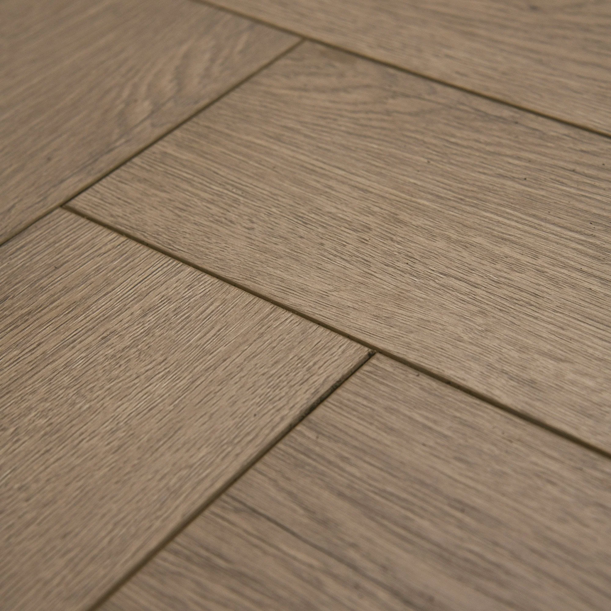 Silver Serenity Oak - Comfort Luxe 12mm Laminate Herringbone Flooring (122146) - Image 3