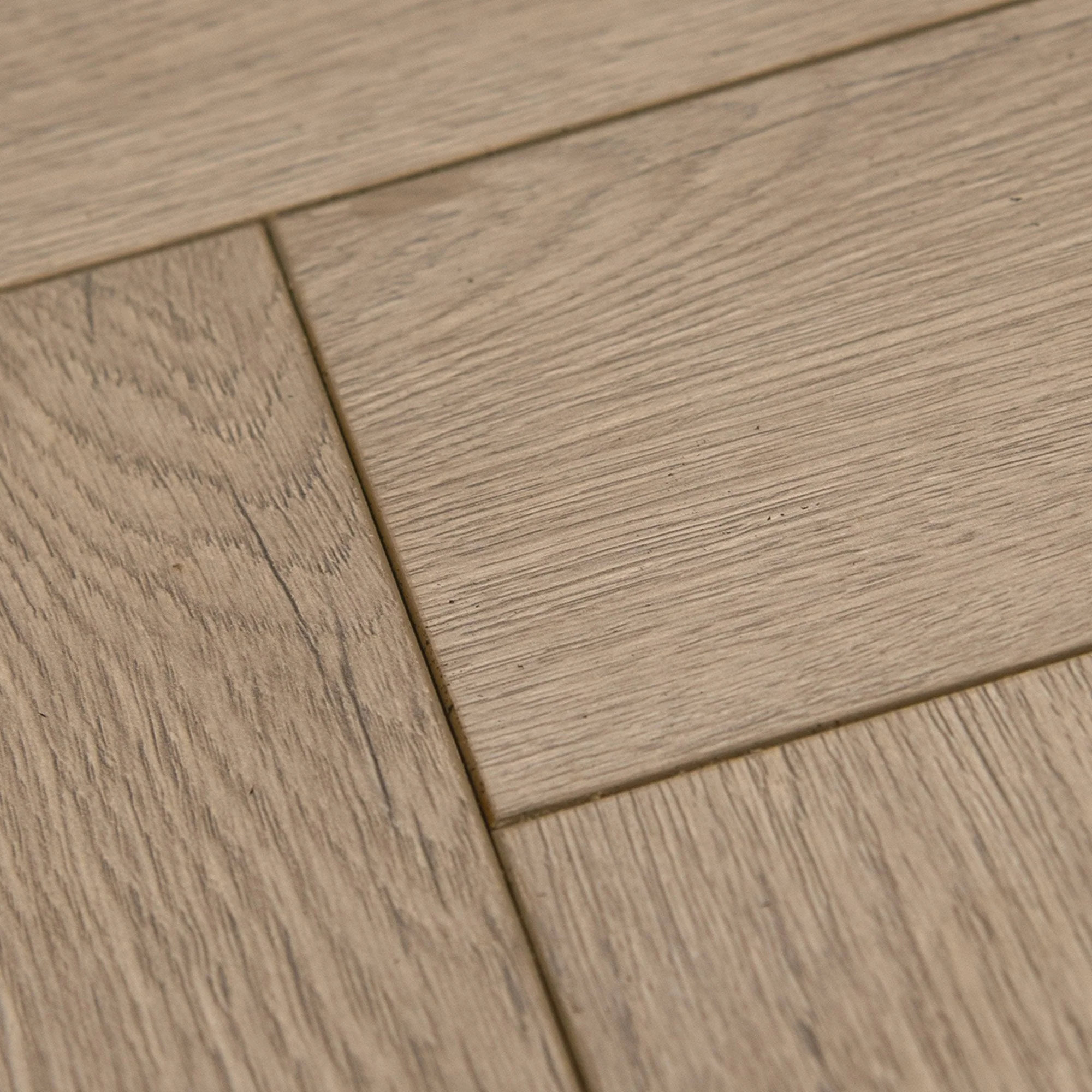Silver Serenity Oak - Comfort Luxe 12mm Laminate Herringbone Flooring (122146) - Image 4