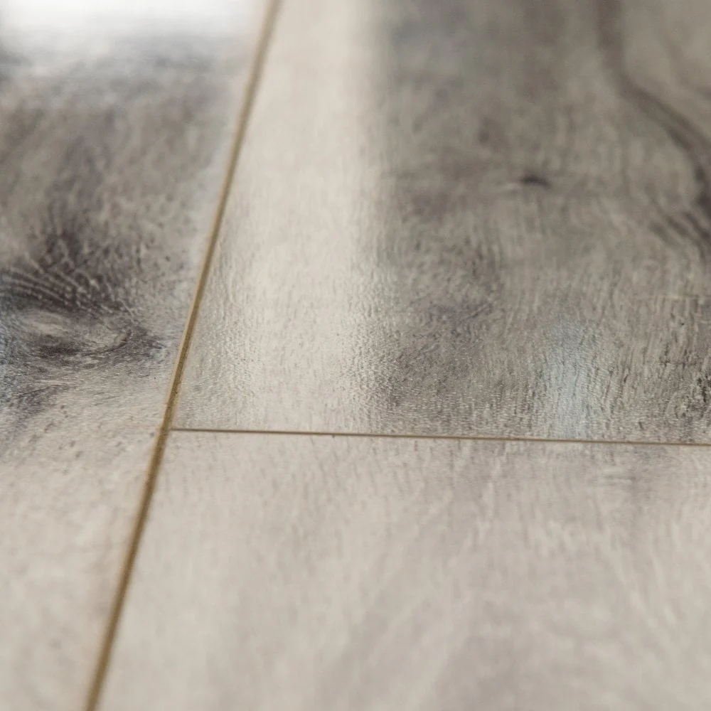 Glacier Oak - Lustre 8mm High Gloss Laminate Flooring - Image 9